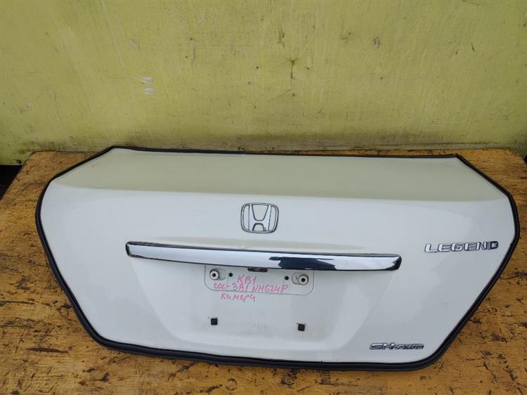 Крышка багажника Хонда Легенд в Чите 44600